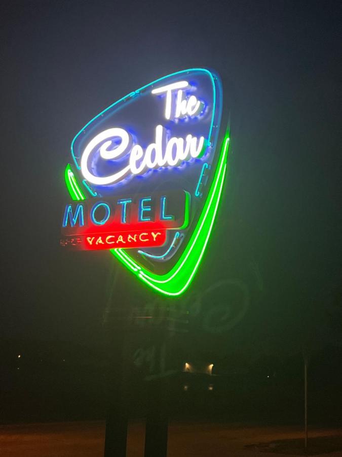 The Cedar Motel Сандаски Экстерьер фото